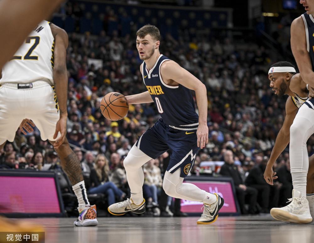 中脱颖而出 中脱颖而出